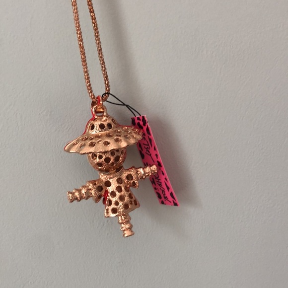 NWT Betsey Johnson Enamel Rhinestone Red SCARECROW Pendant Necklace - Picture 3 of 4
